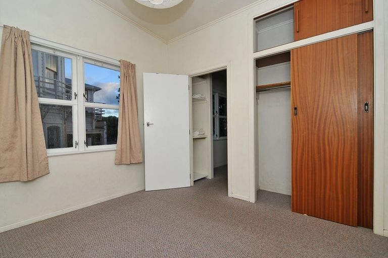 Photo of property in 10 Claremont Grove, Mount Victoria, Wellington, 6011