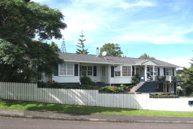 Photo of property in 1 Sunnylaw Place, Glen Eden, Auckland, 0602