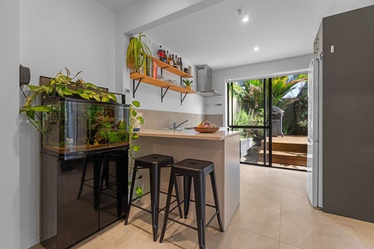 Photo of property in 3/80 Onewa Road, Northcote Point, Auckland, 0627