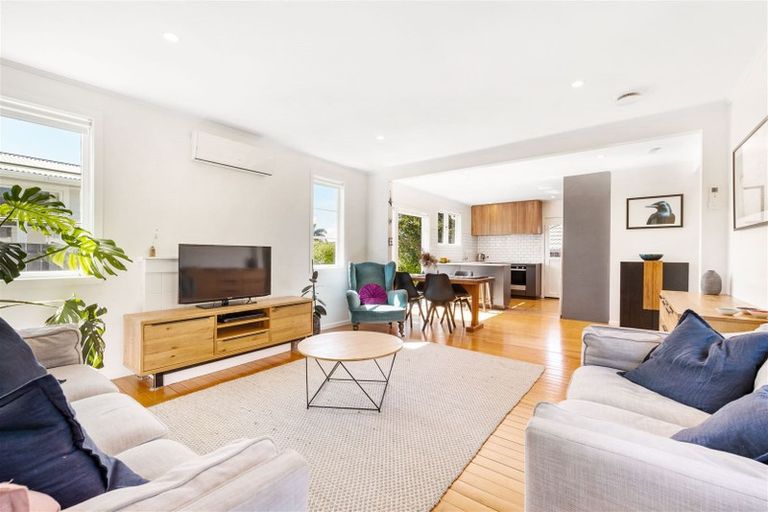 Photo of property in 1/10 Neil Avenue, Te Atatu Peninsula, Auckland, 0610