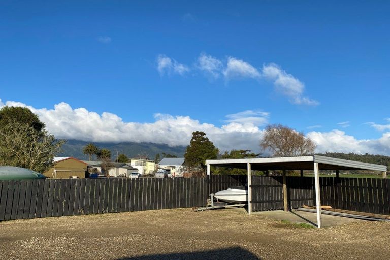 Photo of property in 126 Waverley Street, Karamea, 7893