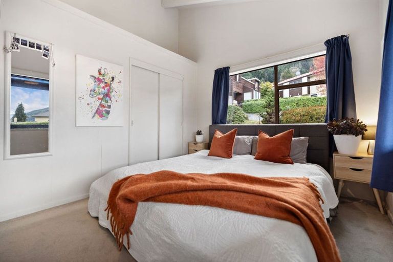 Photo of property in 4a Avalon Crescent, Fernhill, Queenstown, 9300