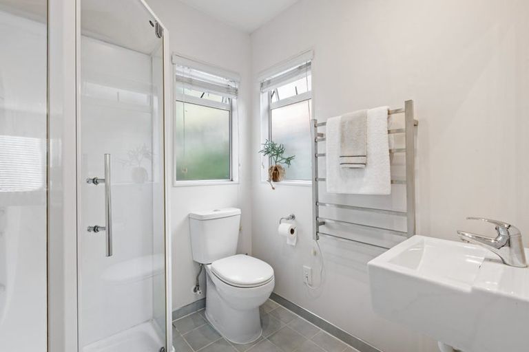 Photo of property in 49a Onewa Road, Northcote, Auckland, 0627