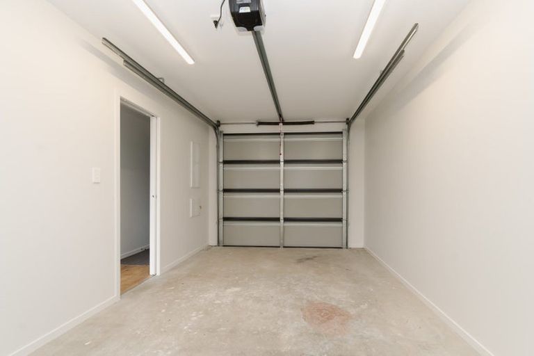 Photo of property in 13/1 Fruitvale Road, New Lynn, Auckland, 0600