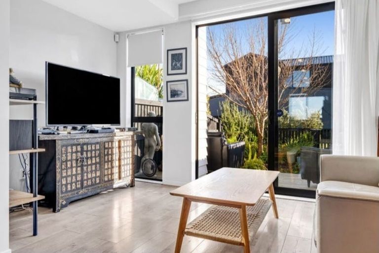 Photo of property in 61 Te Aparangi Road, Papakura, 2110