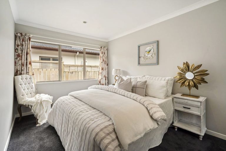 Photo of property in 11 English Oak Drive, Schnapper Rock, Auckland, 0632