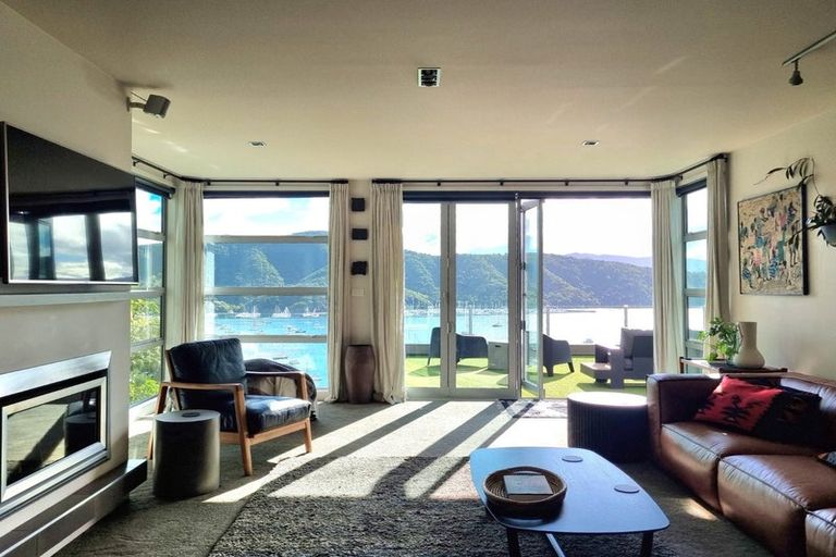 Photo of property in 29 Amelia Crescent, Waikawa, Picton, 7220