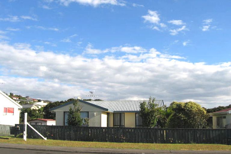 Photo of property in 26 Devonshire Road, Unsworth Heights, Auckland, 0632