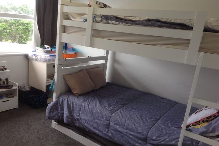 Photo of property in 119 Edgewater Drive, Pakuranga, Auckland, 2010