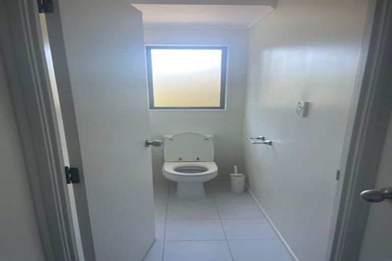 Photo of property in 2/24 Janese Place, Weymouth, Auckland, 2103