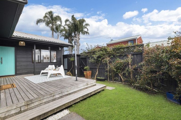 Photo of property in 2/78 Ngataringa Road, Devonport, Auckland, 0624