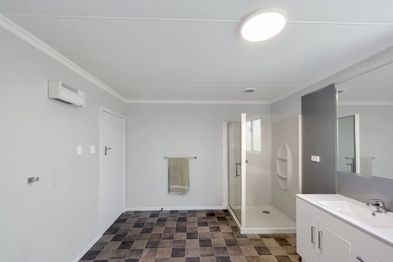 Photo of property in 128 Oteramika Road, Seaward Bush, Invercargill, 9871