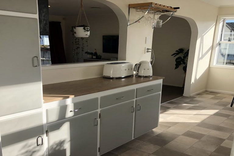 Photo of property in 24 Normandy Place, Henderson, Auckland, 0610