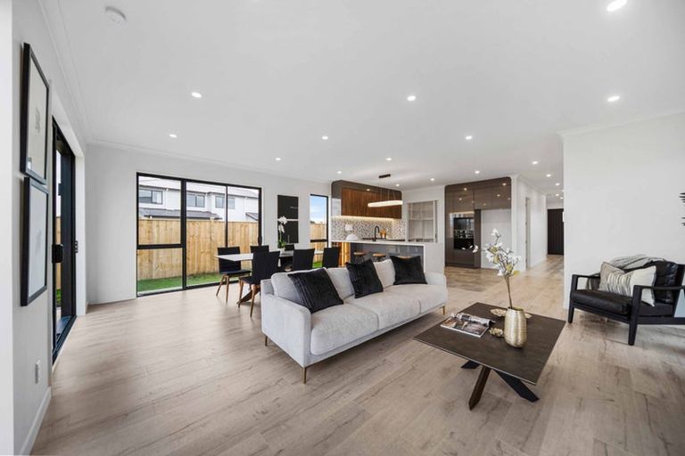 Photo of property in 17 Kaitiaki Drive, Clarks Beach, 2122