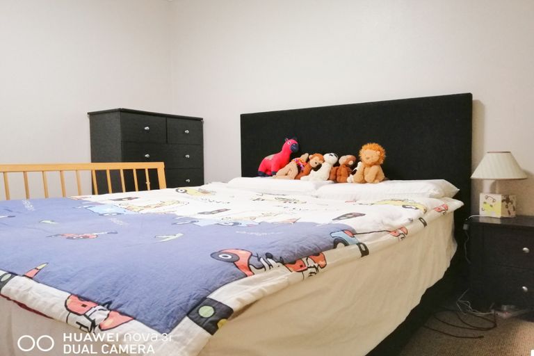 Photo of property in 2/11 Tulloch Place, Conifer Grove, Takanini, 2112