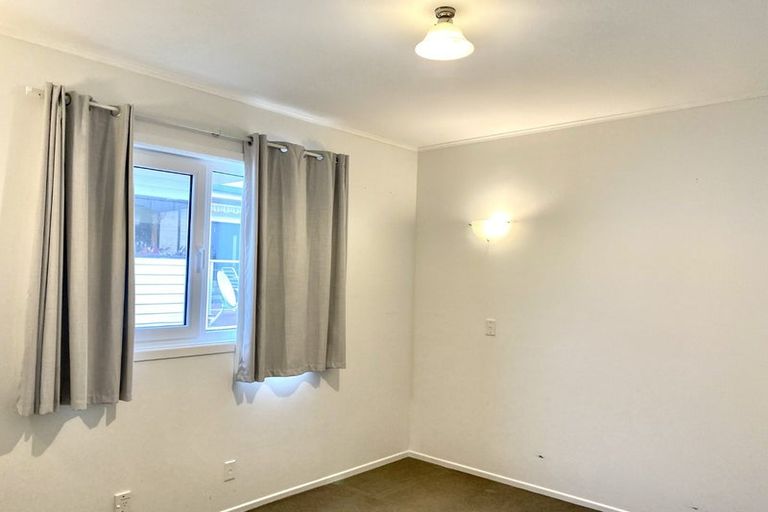 Photo of property in 13 Glenshee Place, Highland Park, Auckland, 2010