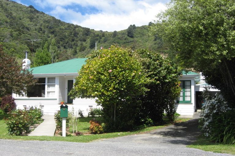 Photo of property in 9 Seaview Crescent, Picton, 7220