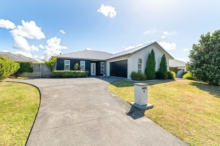 Photo of property in 11 Pitoitoi Drive, Riverhead, 0820