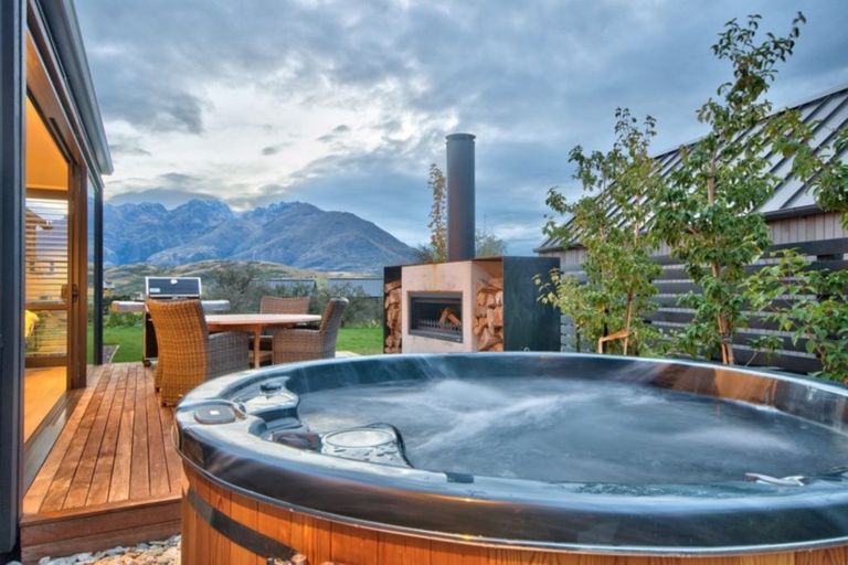 Photo of property in 56 Falconer Rise, Jacks Point, Queenstown, 9371