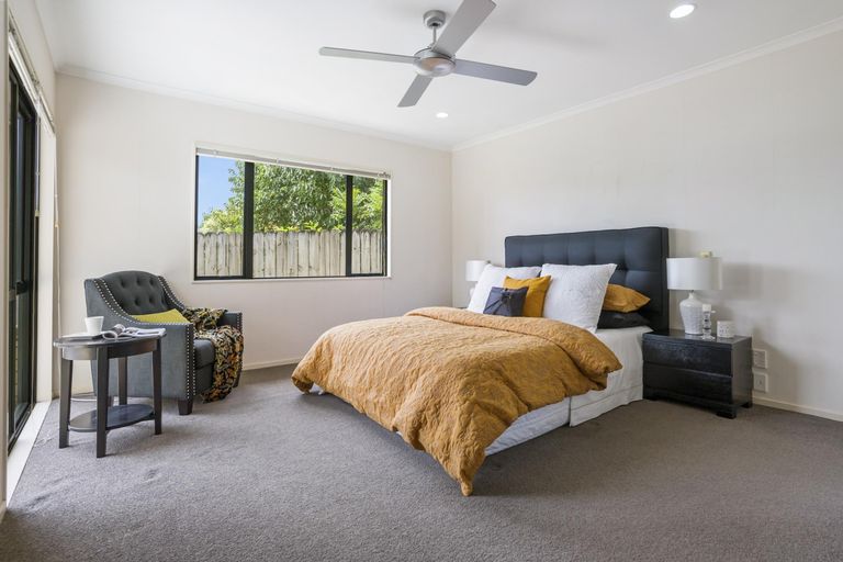 Photo of property in 20 Moyrus Crescent, East Tamaki Heights, Auckland, 2016