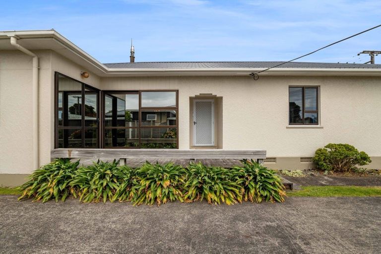 Photo of property in 39 Lismore Street, Strandon, New Plymouth, 4312