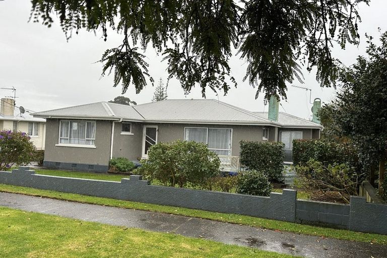 Photo of property in 28 High Street West, Waitara, 4320