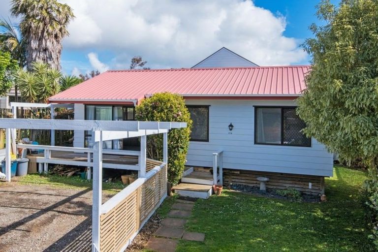 Photo of property in 17a Leaming Place, Clarks Beach, 2122