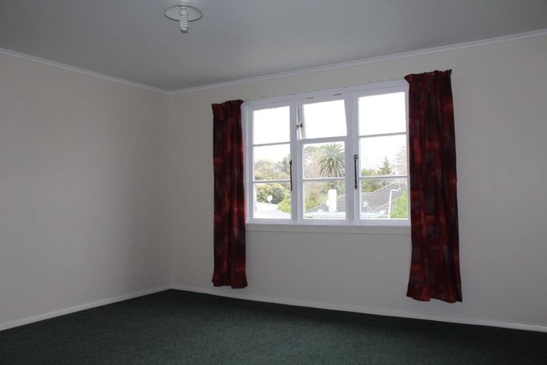 Photo of property in 553 Featherston Street, Roslyn, Palmerston North, 4414