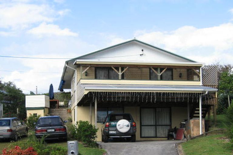 Photo of property in 39 Glen Marine Parade, Glendene, Auckland, 0602