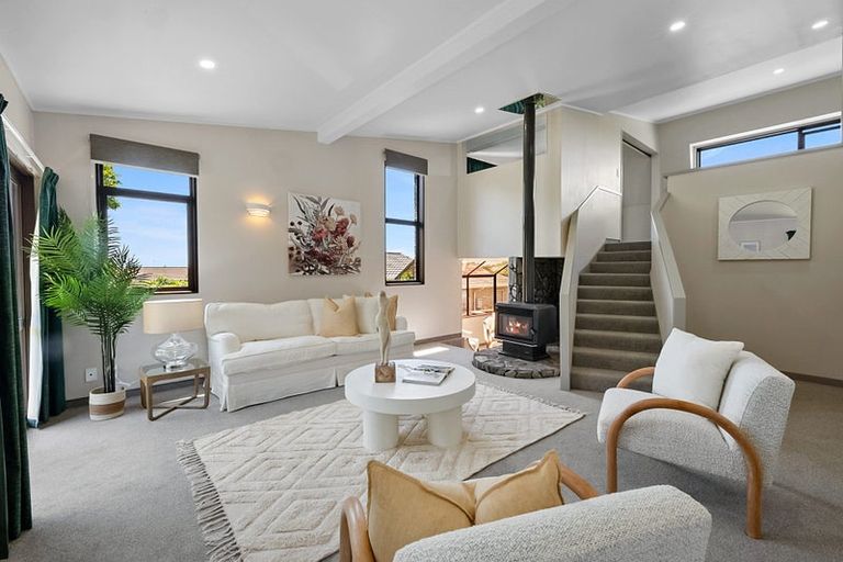 Photo of property in 8 Julian Place, Westown, New Plymouth, 4310