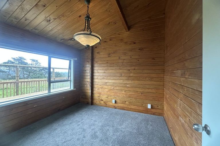 Photo of property in 137 Simpson Road, Henderson Valley, Auckland, 0614