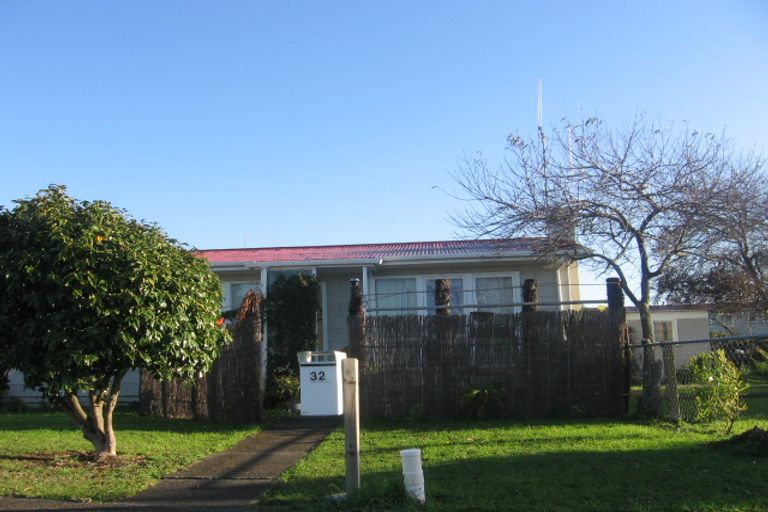 Photo of property in 32 Exeter Crescent, Takaro, Palmerston North, 4412
