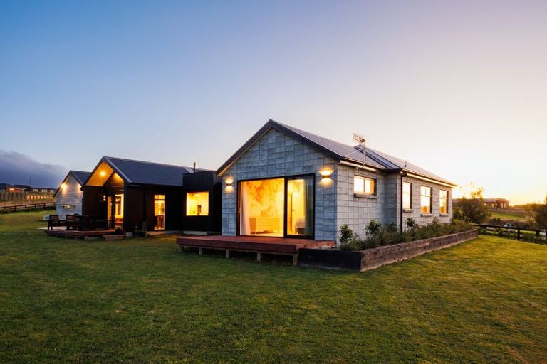 Photo of property in 4 Castlebridge Lane, Aokautere, Palmerston North, 4471