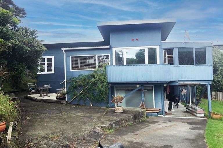 Photo of property in 4a Pohutukawa Avenue, Red Beach, 0932