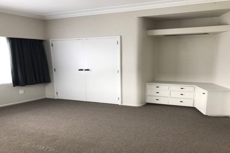 Photo of property in 11 Lynton Road, Bucklands Beach, Auckland, 2012