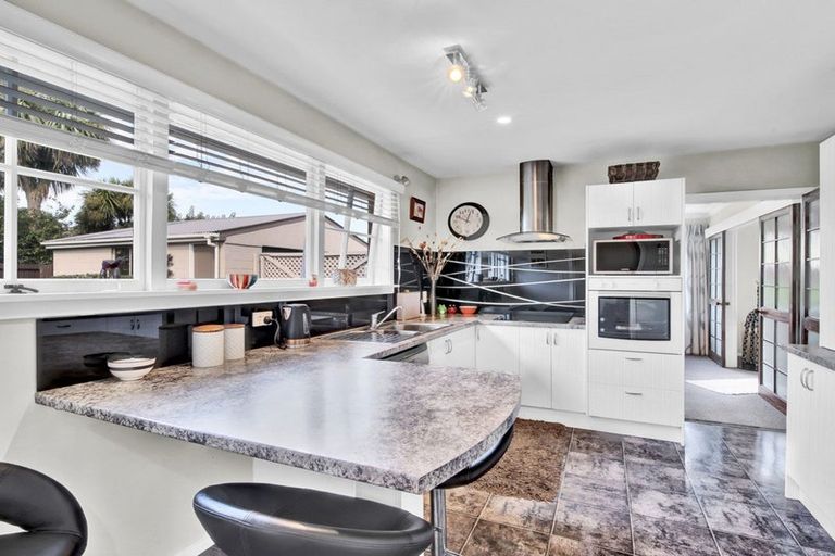 Photo of property in 32 Hillcrest Place, Avonhead, Christchurch, 8042