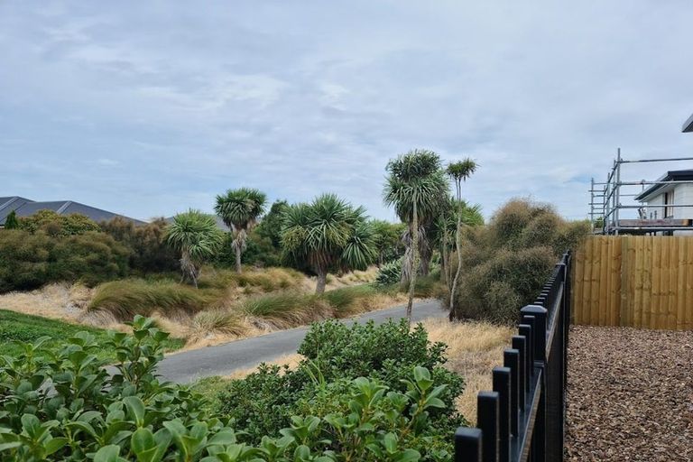 Photo of property in 10 Lussa Close, Broomfield, Christchurch, 8042