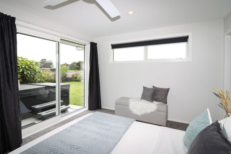 Photo of property in 28 Feist Street, Carterton, 5713