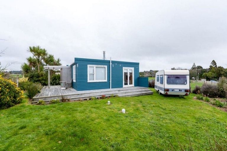 Photo of property in 421a South Road, Omata, New Plymouth, 4374