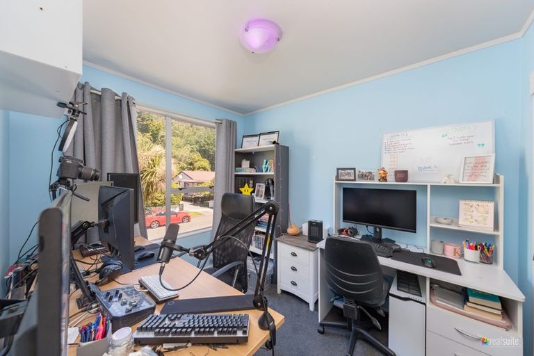 Photo of property in 2/21 Amber Grove, Birchville, Upper Hutt, 5018