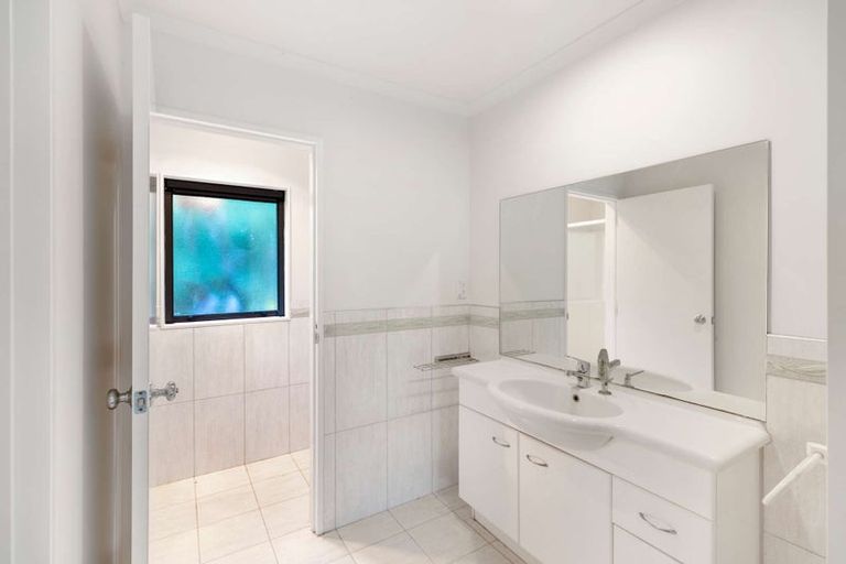 Photo of property in 10 Gleaming Place, Waiuku, 2123