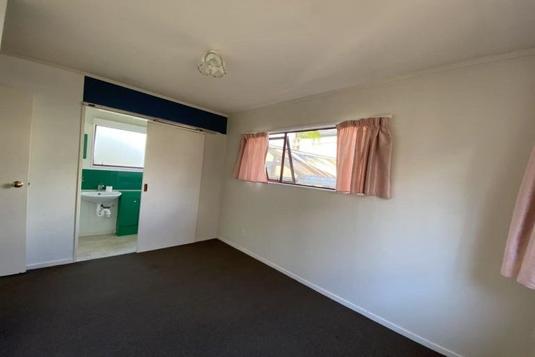 Photo of property in 60 Vintage Drive, Henderson, Auckland, 0612