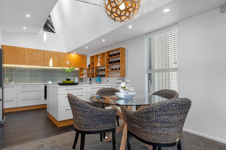 Photo of property in 205 Mount Pleasant Road, Mount Pleasant, Christchurch, 8081