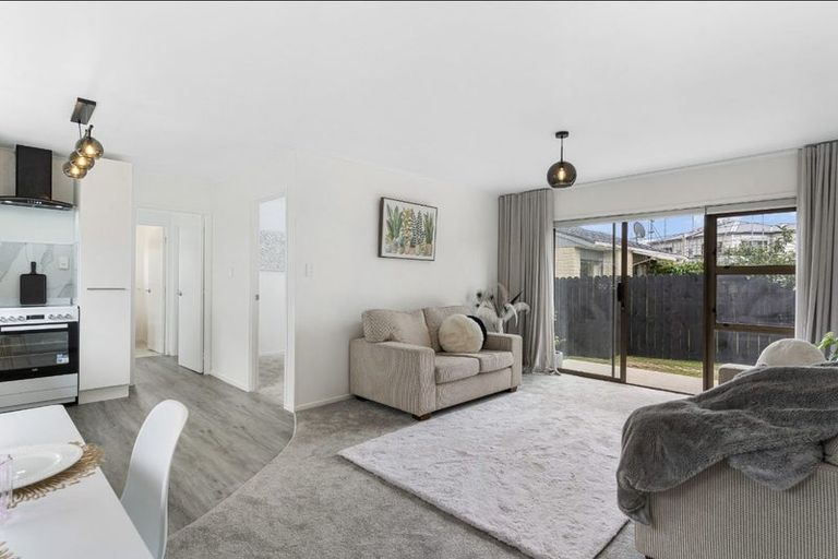 Photo of property in 2/36 Trentham Road, Papakura, 2110