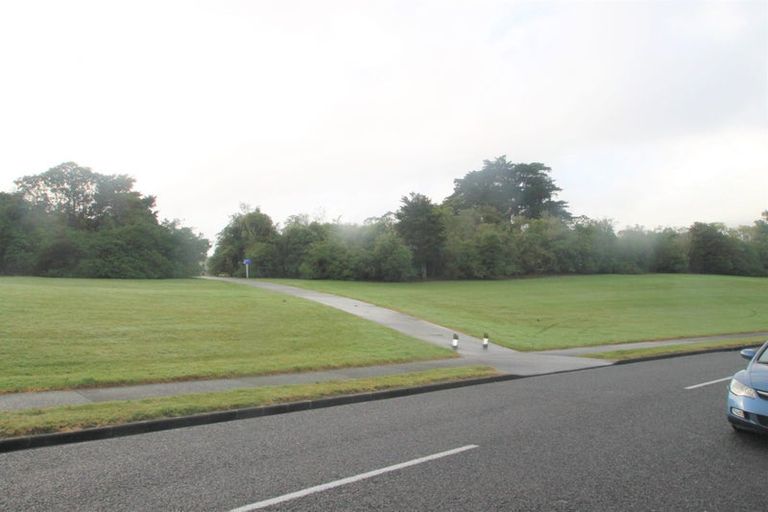 Photo of property in 1/21 Calluna Crescent, Totara Heights, Auckland, 2105