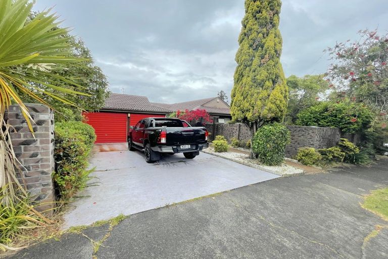 Photo of property in 47 Chatswood Grove, Chatswood, Auckland, 0626