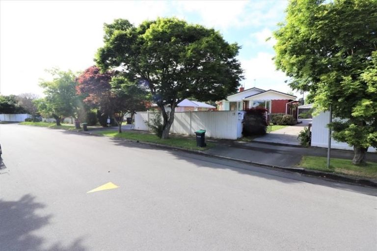 Photo of property in 15 Newbridge Place, Ilam, Christchurch, 8041