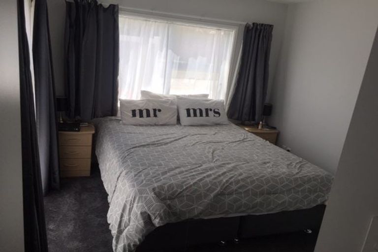 Photo of property in 76 Te Atatu Road, Te Atatu South, Auckland, 0610