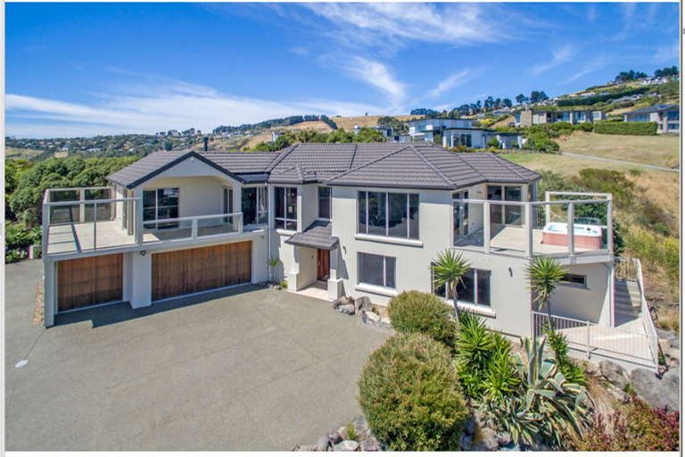 Photo of property in 11 Gazelle Lane, Redcliffs, Christchurch, 8081