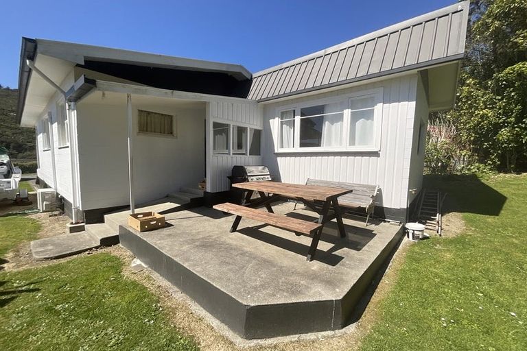 Photo of property in 22 Old Mill Road, Okiwi Bay, 7193